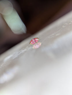 Anatometal - Salmon pink marquise. TL.